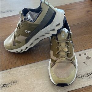 On Cloud Horizon Sneakers in Safari/Ice